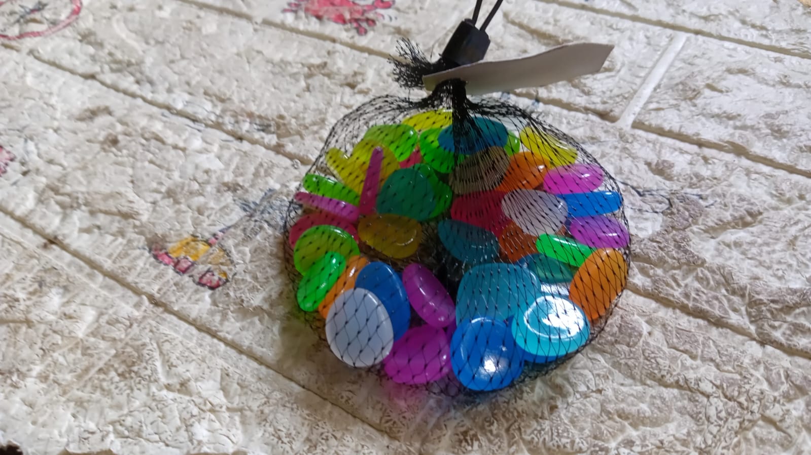 Multi-Color Decorative Stone for Garden / Lawn / Aquarium Fish Tank Gravel / Flower Pots Decoration Pebbles for Fish Bowl & All Purpose Attractive Stone Set Multi-Color Decorative Stone for Garden / Lawn / Aquarium Fish Tank Gravel / Flower Pots Decoration Pebbles for Fish Bowl & All Purpose Attractive Stone Set
